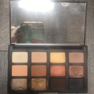 NARS issist pallet